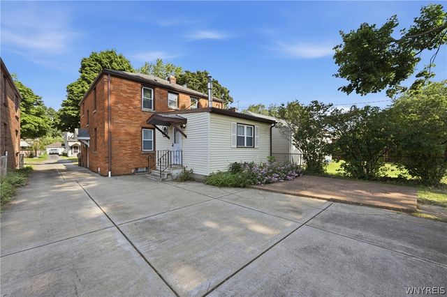 131 Chamberlin Drive, West Seneca, NY 14210