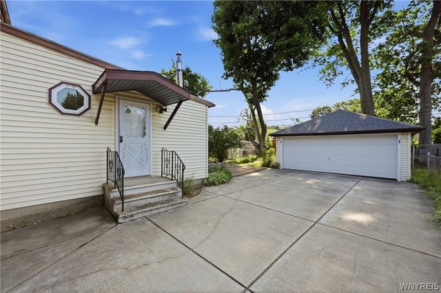 131 Chamberlin Drive, West Seneca, NY 14210
