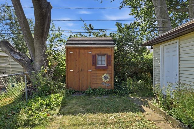 131 Chamberlin Drive, West Seneca, NY 14210