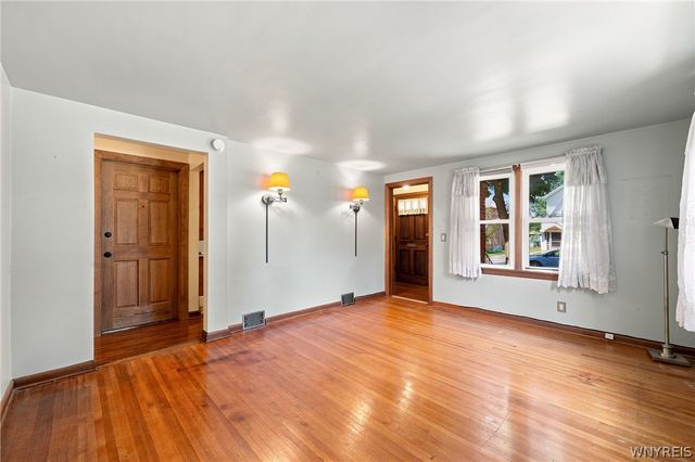 131 Chamberlin Drive, West Seneca, NY 14210