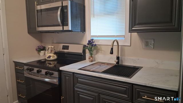 15 Simpson Street, Hartford, CT 06112