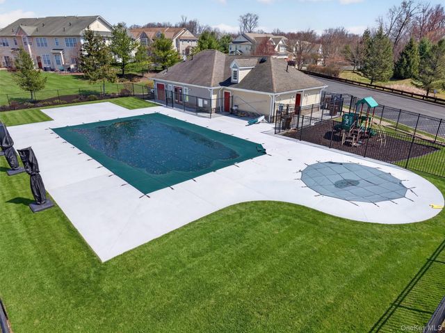 9 Cornwall Lane, Middletown, NY 10940