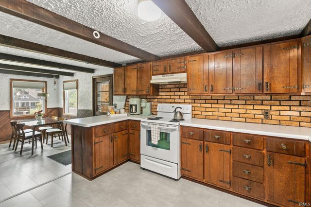 10281 County Road 4, Middlebury, IN 46540