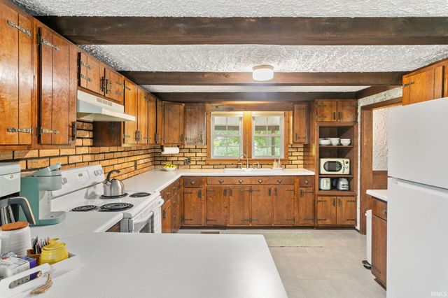 10281 County Road 4, Middlebury, IN 46540