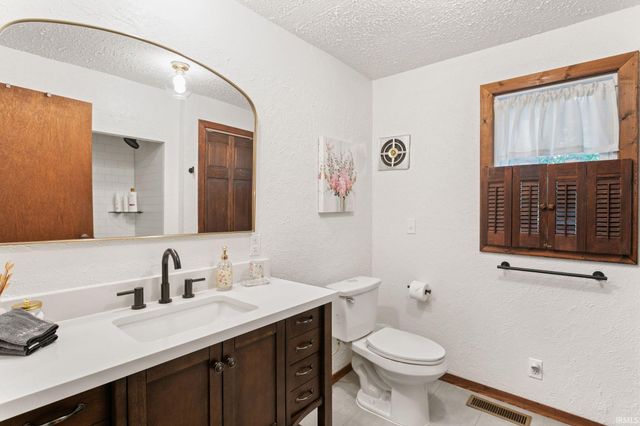 10281 County Road 4, Middlebury, IN 46540