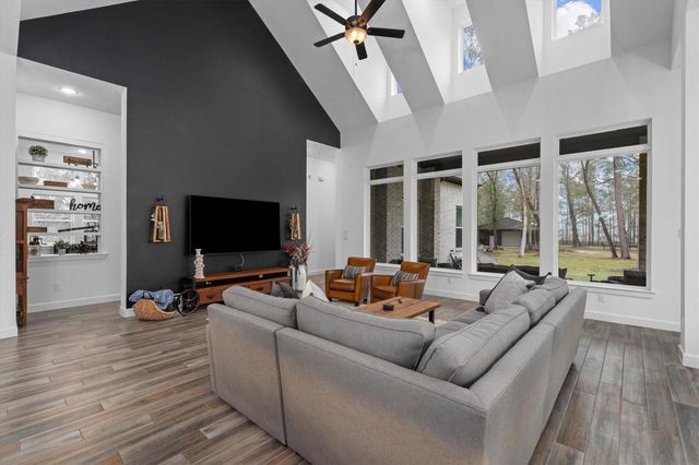 291 Vista Del Lago Drive, Huffman, TX 77336