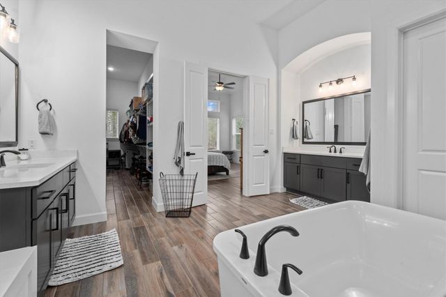 291 Vista Del Lago Drive, Huffman, TX 77336