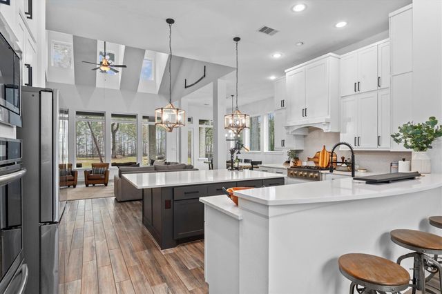 291 Vista Del Lago Drive, Huffman, TX 77336