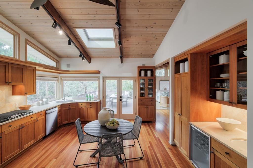 Image 11 of property listing at 888 Robb Road, Palo Alto, CA 94306