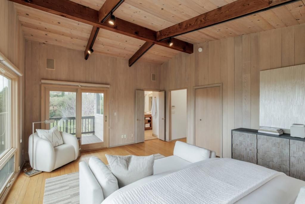 Image 14 of property listing at 888 Robb Road, Palo Alto, CA 94306