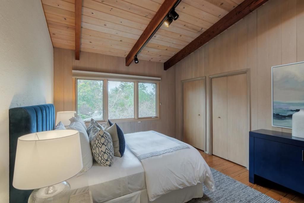 Image 17 of property listing at 888 Robb Road, Palo Alto, CA 94306