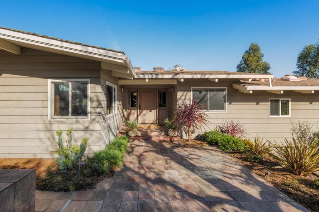 Image 4 of property listing at 888 Robb Road, Palo Alto, CA 94306
