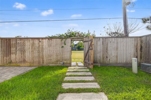 10514 Hess Lane, Houston, TX 77096