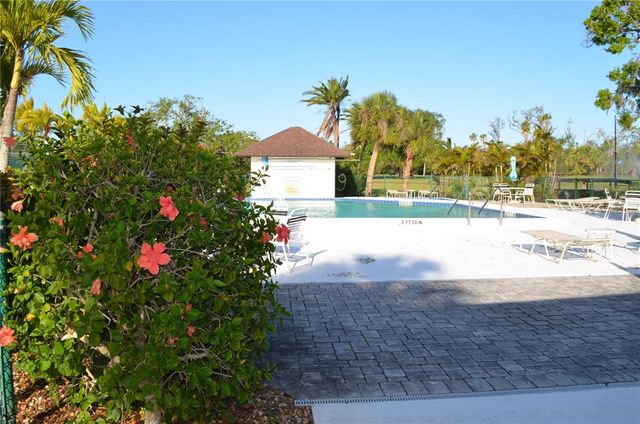 6002 OAK CREEK LANE 1925, Bradenton, FL 34210