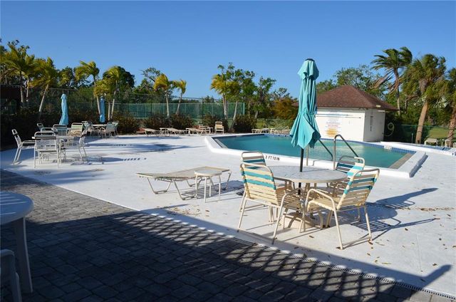 6002 OAK CREEK LANE 1925, Bradenton, FL 34210