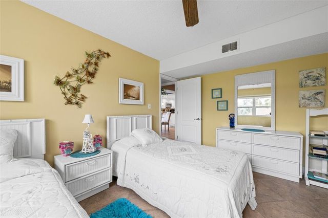 6002 OAK CREEK LANE 1925, Bradenton, FL 34210