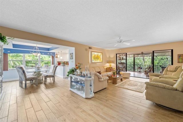 6002 OAK CREEK LANE 1925, Bradenton, FL 34210