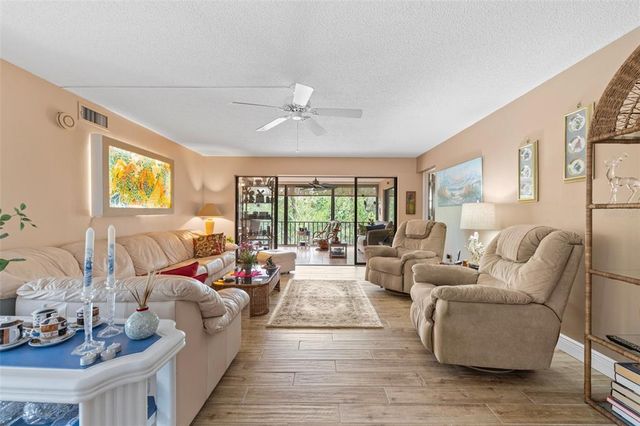 6002 OAK CREEK LANE 1925, Bradenton, FL 34210