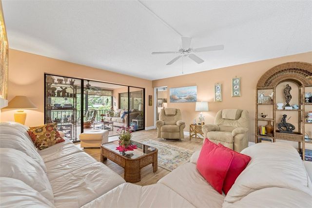 6002 OAK CREEK LANE 1925, Bradenton, FL 34210