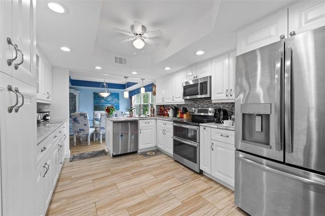 6002 OAK CREEK LANE 1925, Bradenton, FL 34210