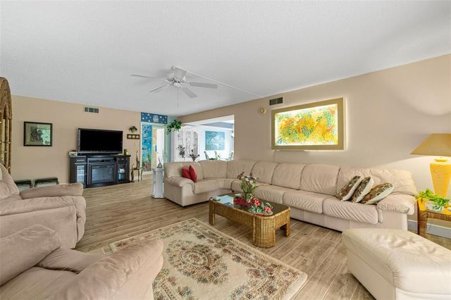 6002 OAK CREEK LANE 1925, Bradenton, FL 34210