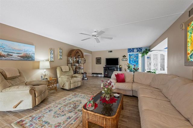 6002 OAK CREEK LANE 1925, Bradenton, FL 34210