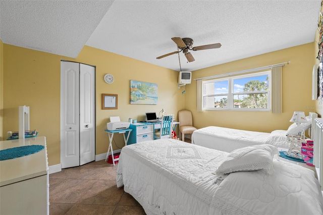 6002 OAK CREEK LANE 1925, Bradenton, FL 34210