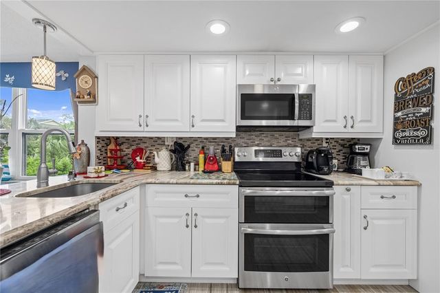 6002 OAK CREEK LANE 1925, Bradenton, FL 34210