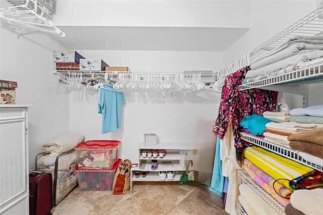 6002 OAK CREEK LANE 1925, Bradenton, FL 34210