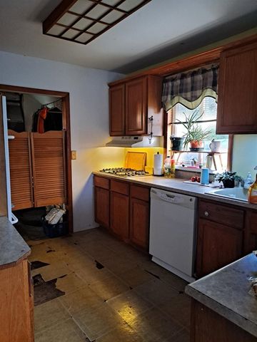 22211 Grandy Street, Clinton Township, MI 48035