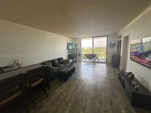 13499 Biscayne Blvd 1013, North Miami, FL 33181