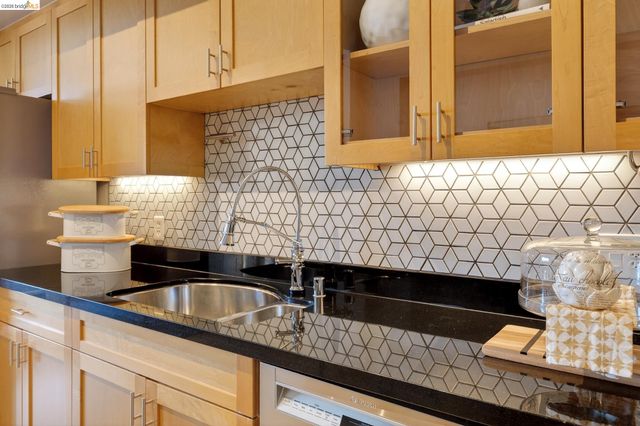 1755 Broadway 45, Oakland, CA 94612