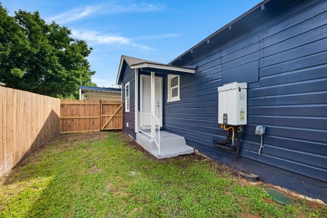 2808 Chenault Street, Fort Worth, TX 76111