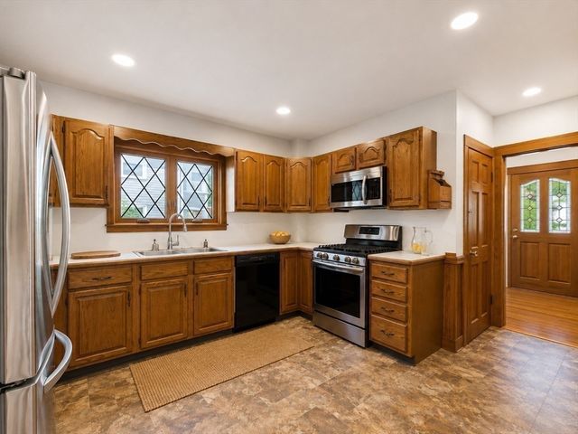70 West St, Quincy, MA 02169