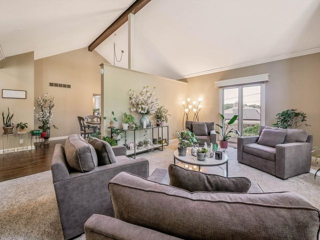 305 N Dale Avenue, Mchenry, IL 60050