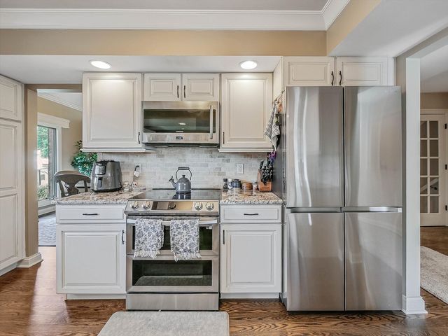 305 N Dale Avenue, Mchenry, IL 60050