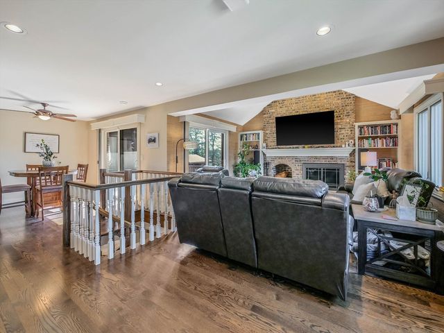 305 N Dale Avenue, Mchenry, IL 60050
