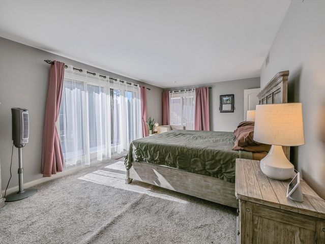 305 N Dale Avenue, Mchenry, IL 60050