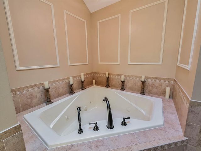 305 N Dale Avenue, Mchenry, IL 60050
