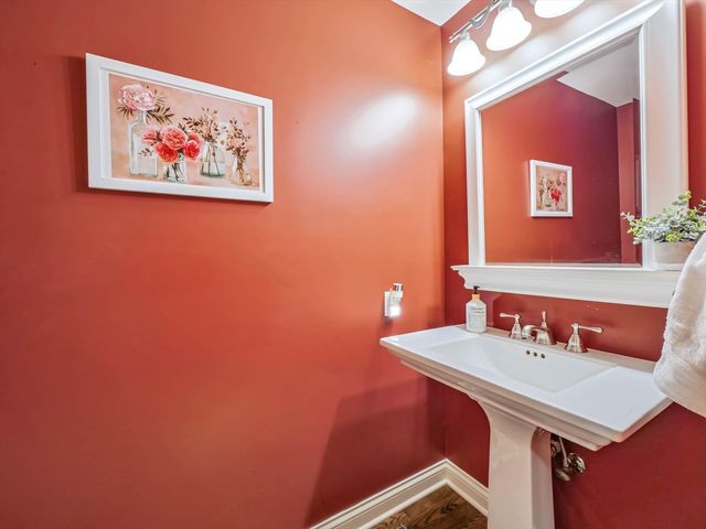 305 N Dale Avenue, Mchenry, IL 60050