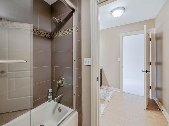 305 N Dale Avenue, Mchenry, IL 60050