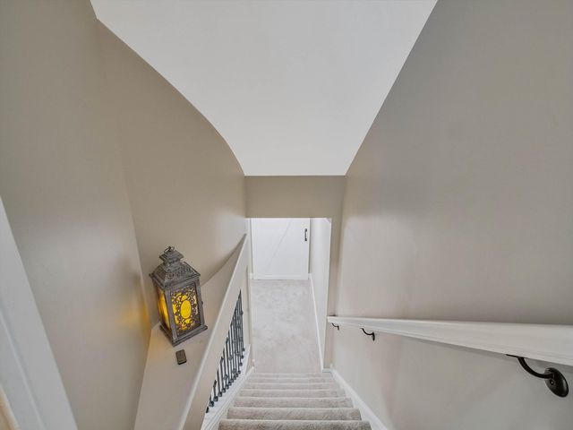 305 N Dale Avenue, Mchenry, IL 60050