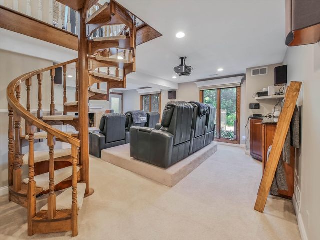 305 N Dale Avenue, Mchenry, IL 60050