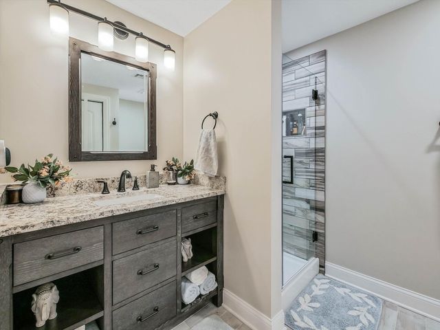305 N Dale Avenue, Mchenry, IL 60050