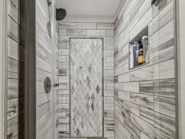 305 N Dale Avenue, Mchenry, IL 60050