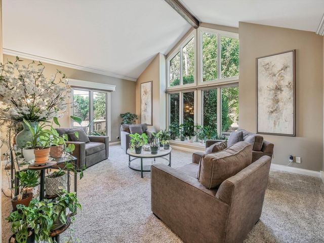 305 N Dale Avenue, Mchenry, IL 60050