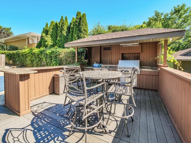 305 N Dale Avenue, Mchenry, IL 60050