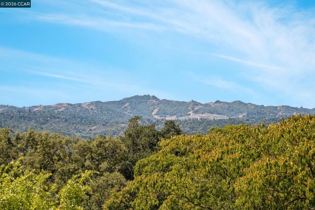 20 Northridge Ln, Lafayette, CA 94549