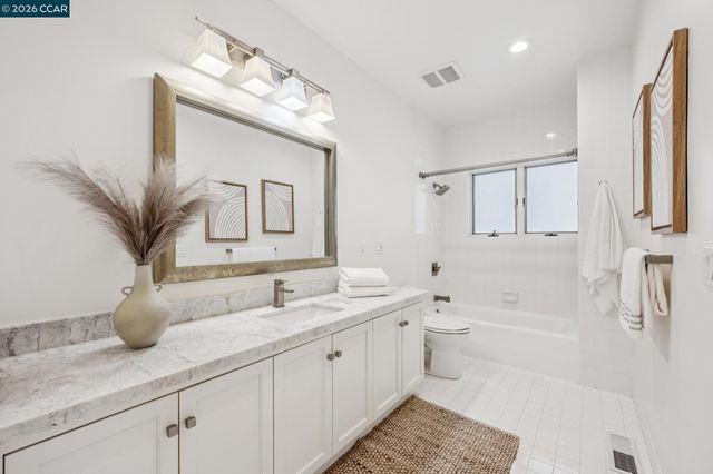 20 Northridge Ln, Lafayette, CA 94549