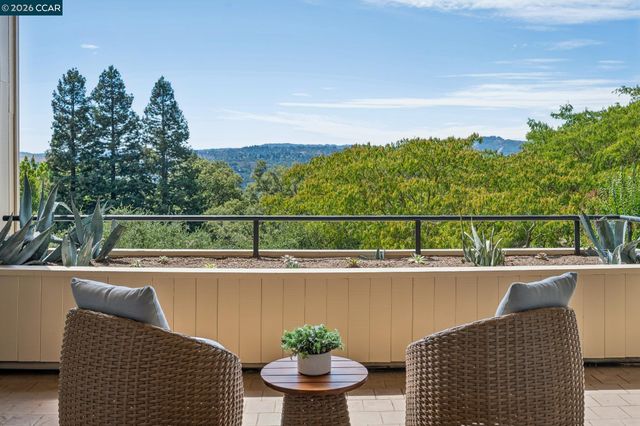 20 Northridge Ln, Lafayette, CA 94549